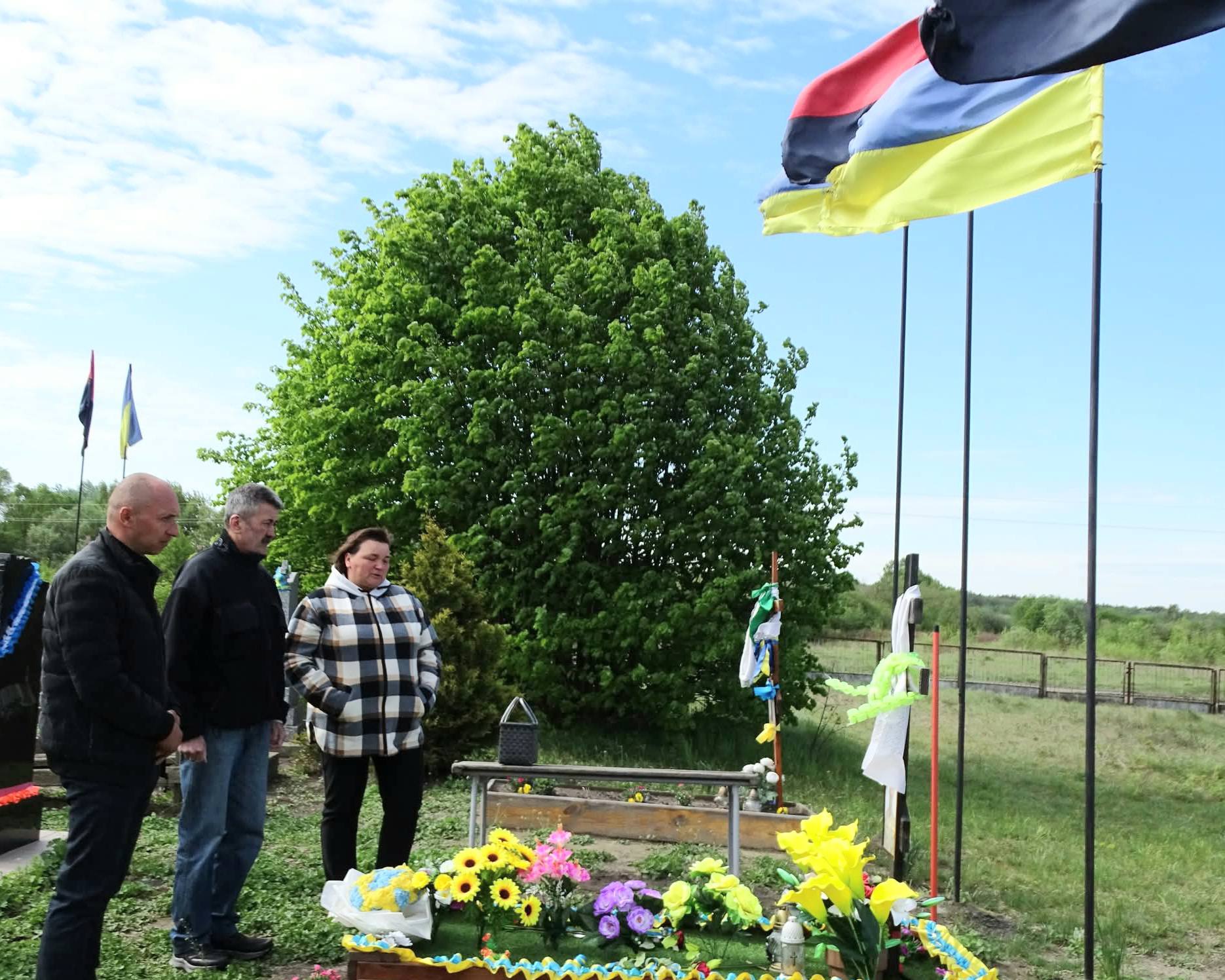 Фото до матеріалу: У селі Кустичі вшанували пам'ять захисника Сергія Гречини