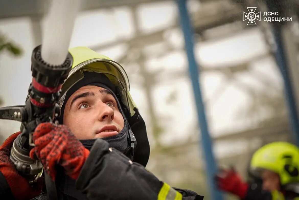 Фото до матеріалу: Окупанти атакували обʼєкти портової інфраструктури на Одещині: є поранені. Фото