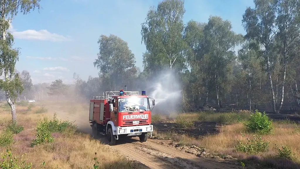 Фото до матеріалу: Пожежа на колишньому військовому полігоні в Німеччині: небезпечний дим і заборона на гасіння