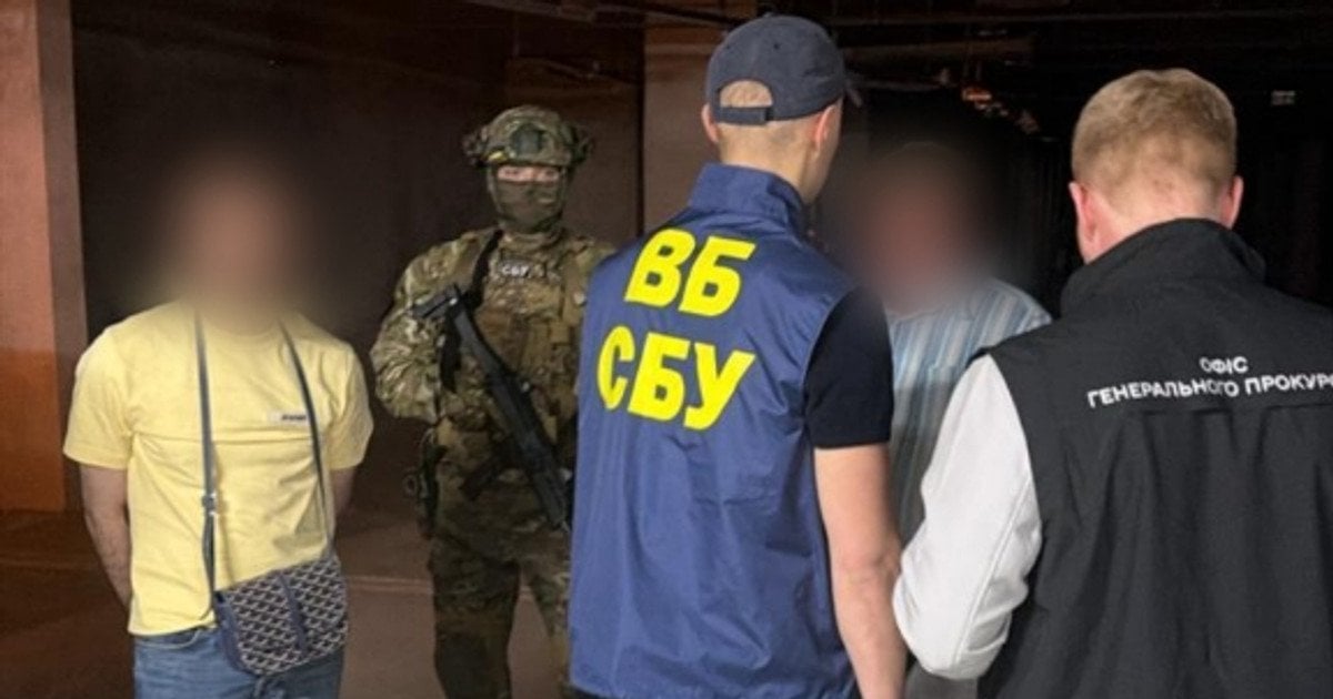 Фото до матеріалу: Ваші долари можна продати в рази дорожче: перевірте одну деталь