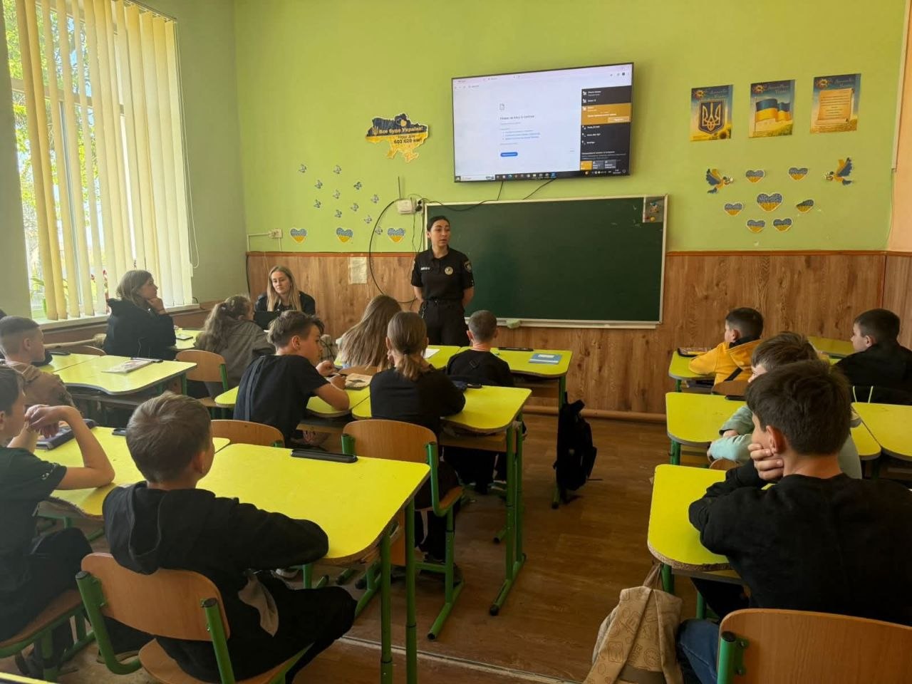 Фото до матеріалу: У Шаргородській гімназії розповіли про небезпеки булінгу