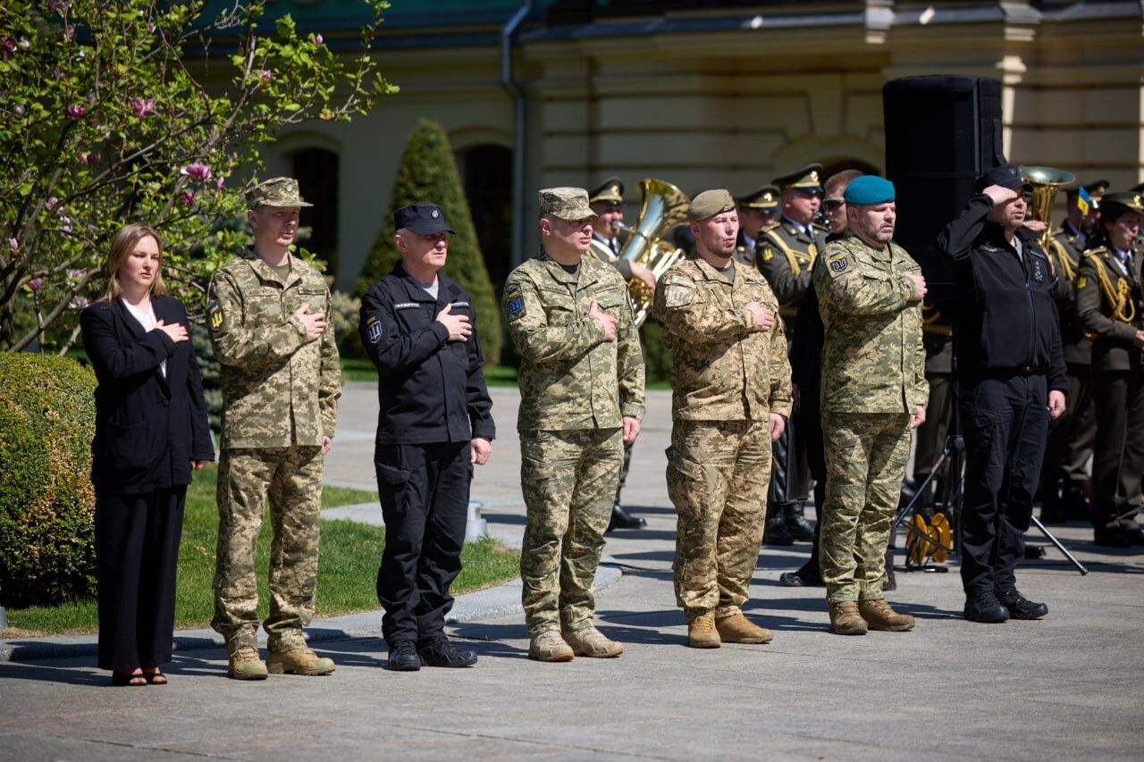 Фото до матеріалу: Зеленський анонсував нові контракти для піхотинців: більше грошей та обладнання