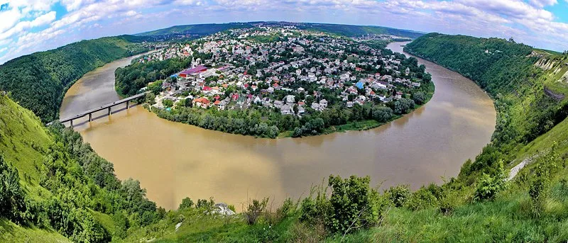 Фото до матеріалу: Біля Кострижівки стартувало будівництво на колишніх полях цукрозаводу: екологічна небезпека для Заліщик