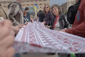 Фото до матеріалу: Як обрати ідеальний тональний крем: поради щодо текстури, фінішу та відтінку