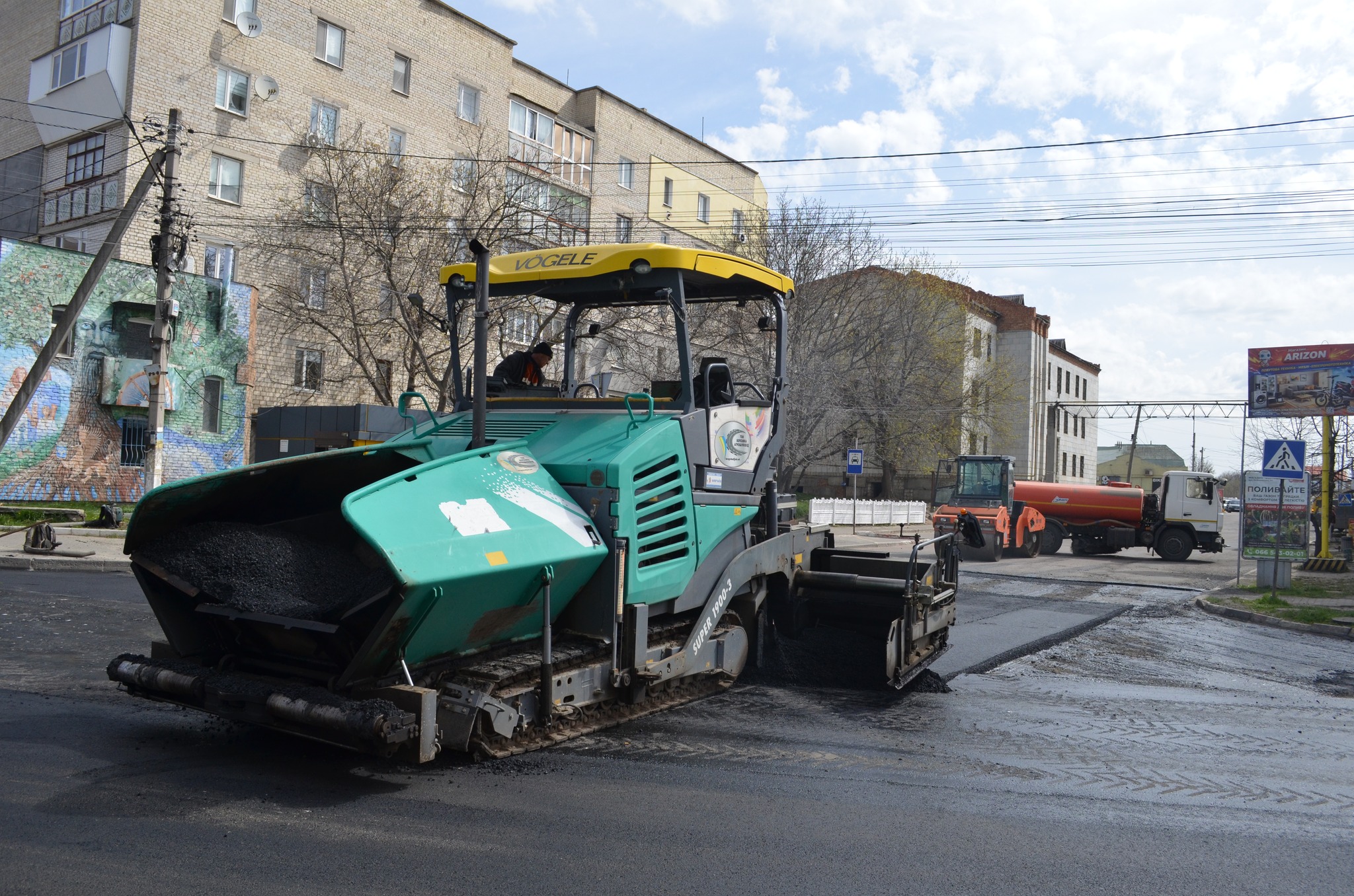 Фото до матеріалу: У центрі Балти відновлюють пошкоджені зими дороги: розпочалися ремонтні роботи в громаді