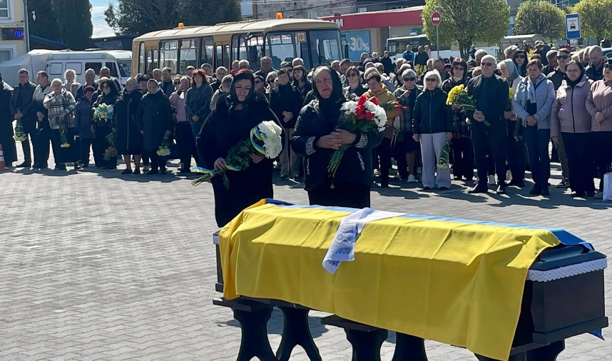 Фото до матеріалу: Корецька громада провела прощання із захисником Сергієм Лисаковичем