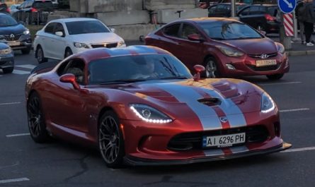Фото до матеріалу: Ця Miata виглядає більш по-астонмартінськи, ніж окремі справжні Aston Martin