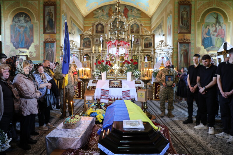 Фото до матеріалу: У Луцькій громаді прощалися з Героєм Віктором Кицуном