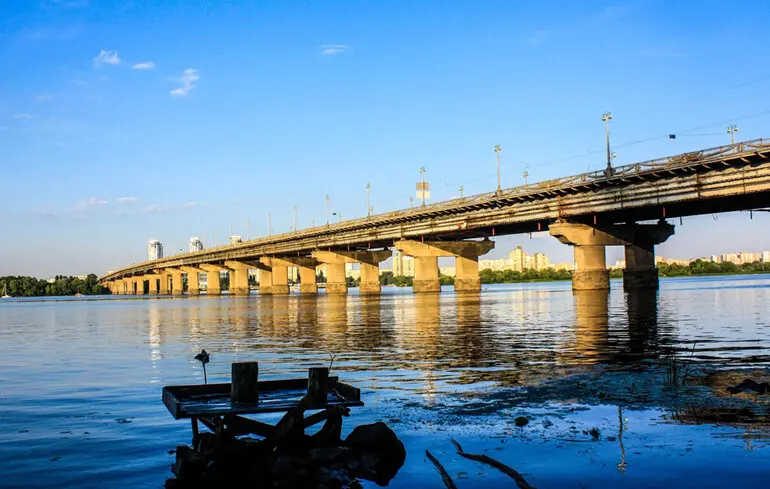 Фото до матеріалу: Міст Патона в критичному стані: у Києві оголосили новий тендер
