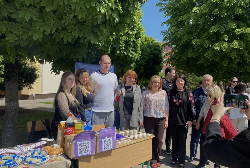 Фото до матеріалу: Студенти КНУВС організували ярмарок для збору коштів на підтримку «Янголів» 3-го…