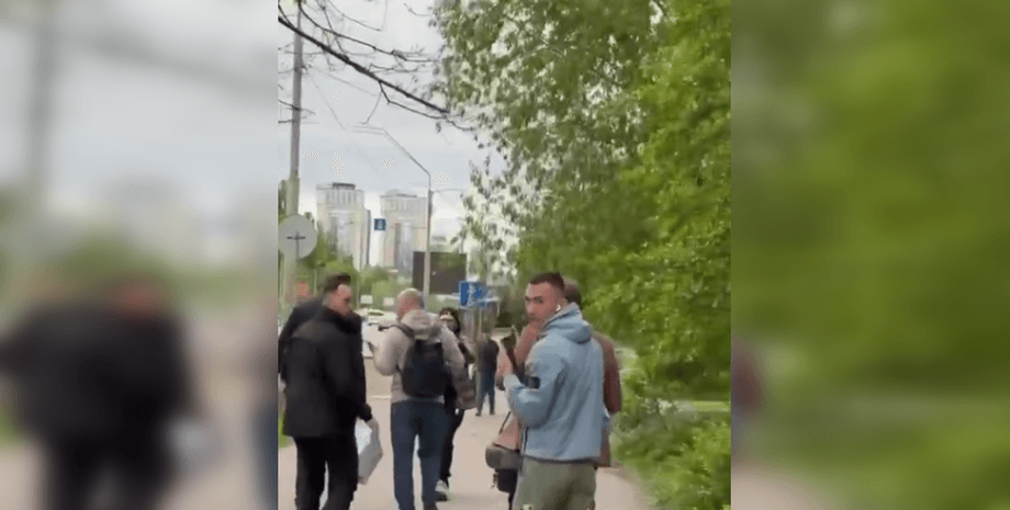 Фото до матеріалу: Після суду над Андрієм Єрмаком кинули яйцем: відео інциденту