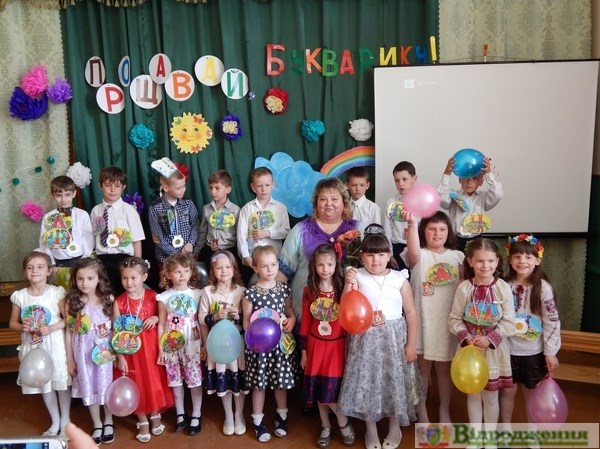 Фото до матеріалу: Жовківщина: діти прощаються з першим підручником у святковому букваріку