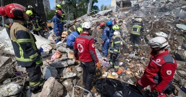 Фото до матеріалу: Атака РФ на Київ: кількість загиблих зросла, серед них - 12-річна дитина