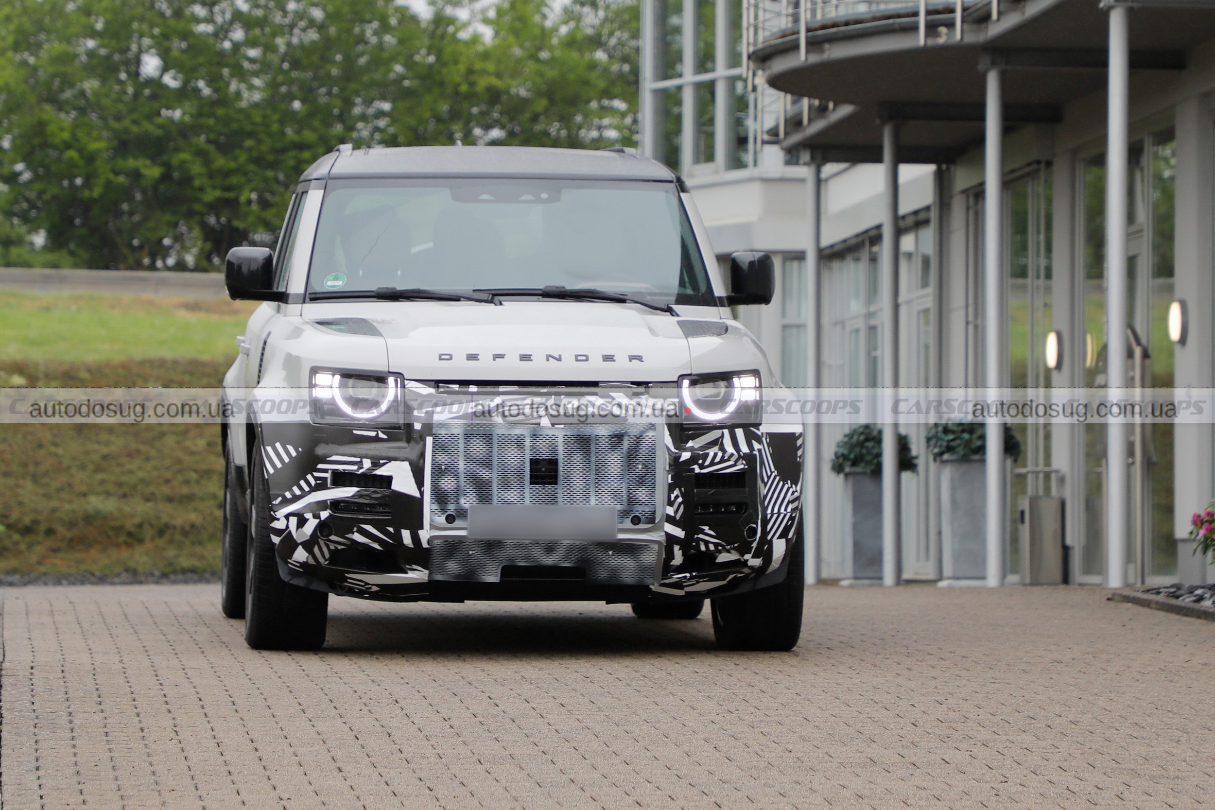 Фото до матеріалу: Land Rover Defender: оновлення салону та зовнішності