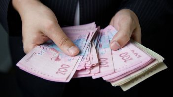 Фото до матеріалу: Середня зарплата в Україні у січні 2026: чому зменшилася і де найбільше платять