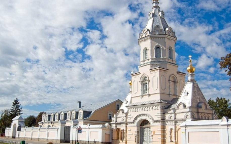 Фото до матеріалу: Суд відклав справу про закриття Корецького монастиря до рішення Верховного Суду
