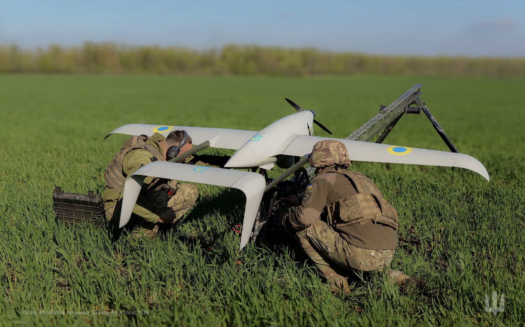 Фото до матеріалу: Raybird допомагає артилеристам 44-ї бригади виявляти ворога