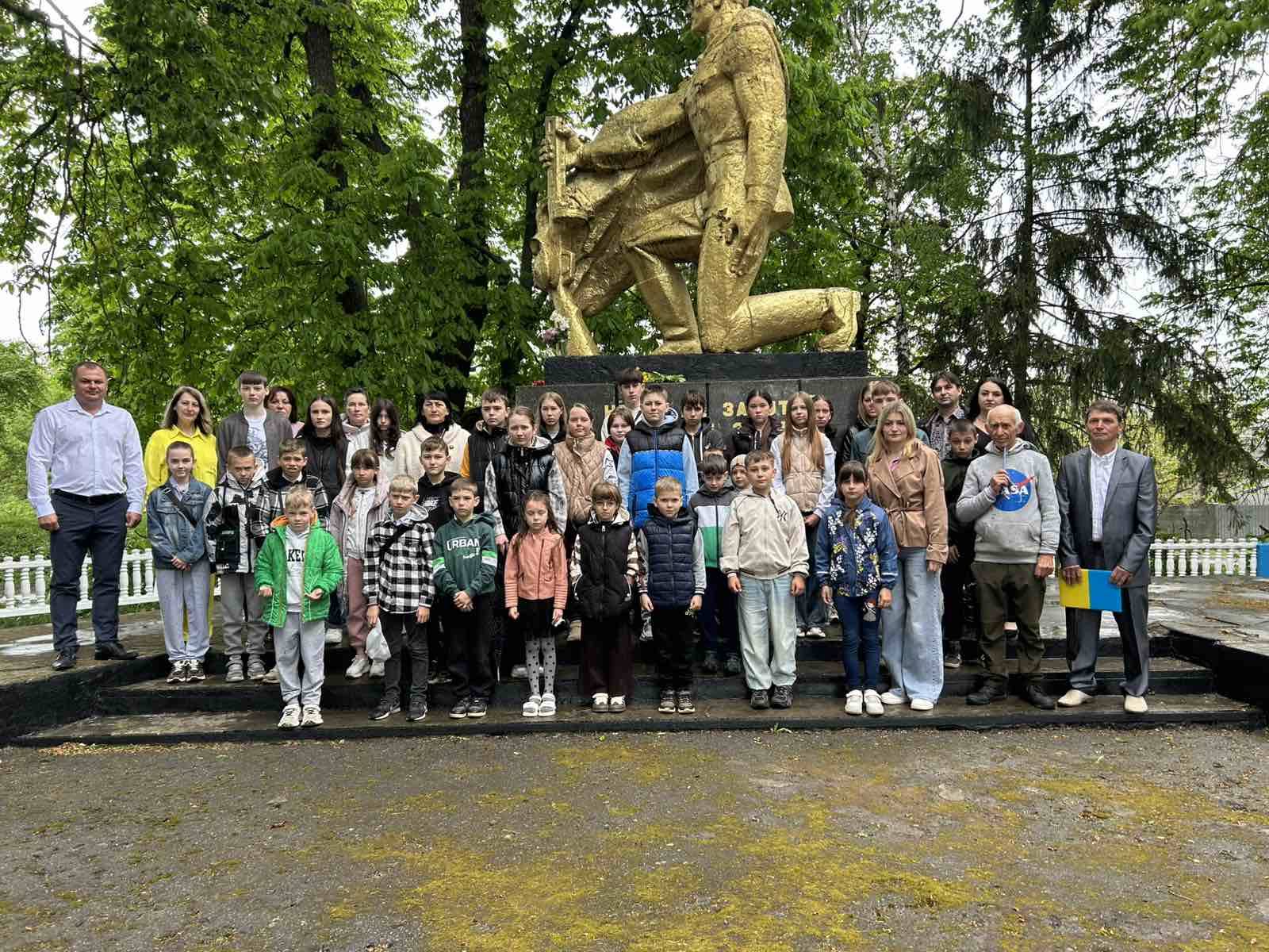 Фото до матеріалу: У Гармаках вшанували пам'ять загиблих у Другій світовій війні