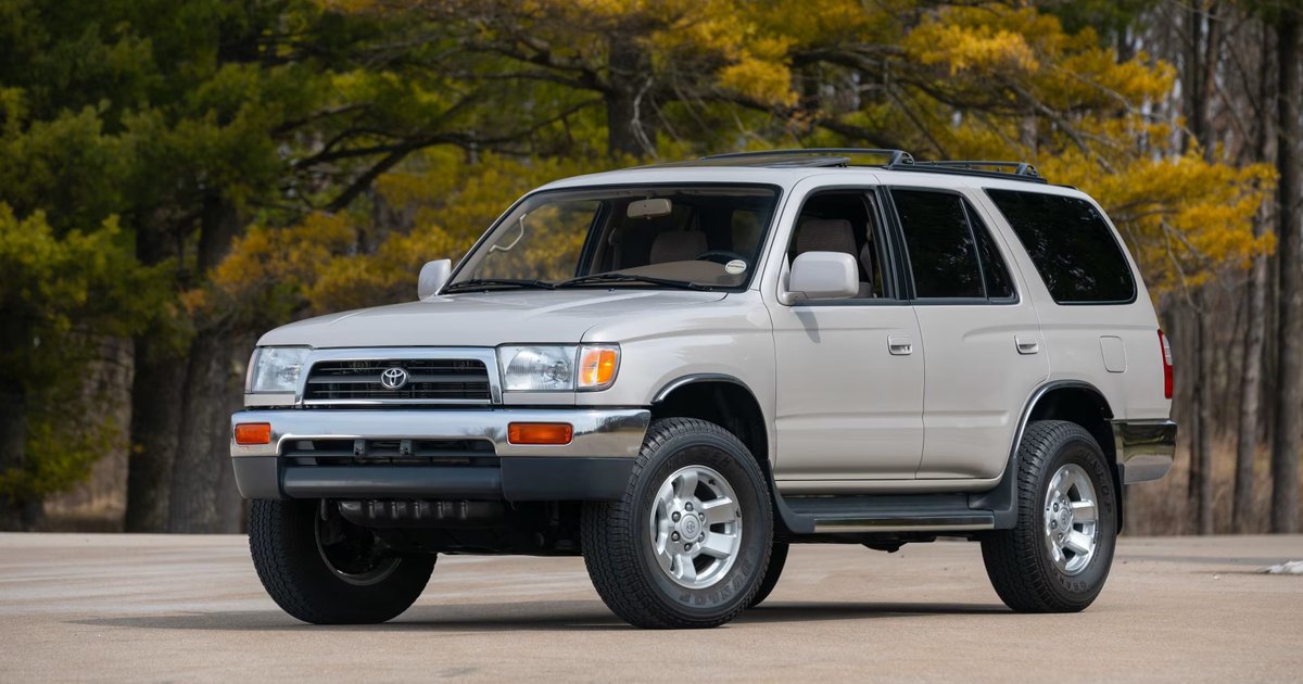 Фото до матеріалу: Капсула часу: на аукціон виставили Toyota 4Runner 1996 року в ідеальному стані