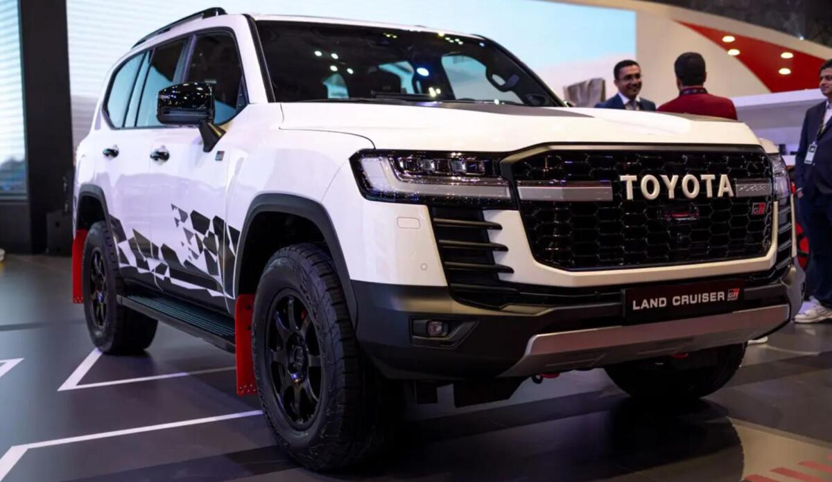 Фото до матеріалу: Toyota Land Cruiser 300: новий гібрид став найпотужнішим у історії моделі
