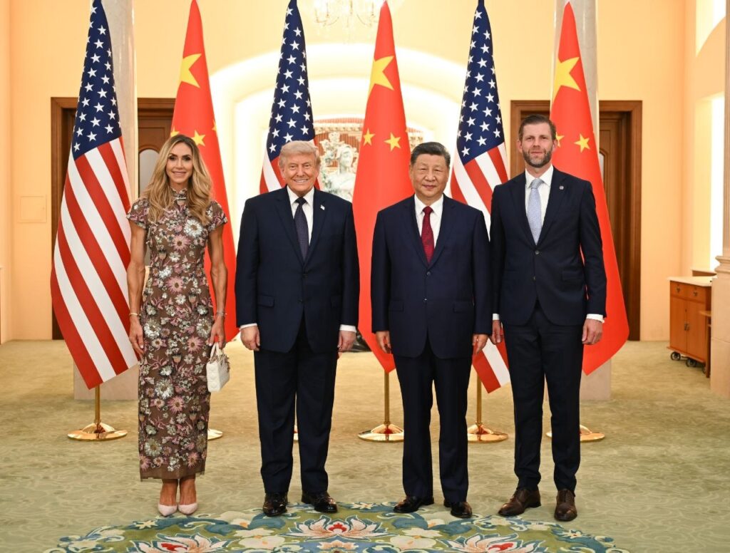 Фото до матеріалу: Трамп запросив Сі у Білий дім: «Китайці носять джинси і люблять баскетбол»