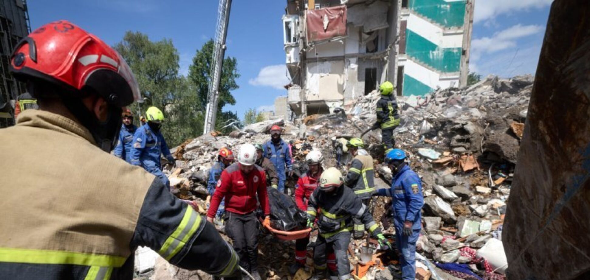Фото до матеріалу: У Києві загинули п'ятеро: Зеленський про наслідки атаки РФ та тиск на Москву