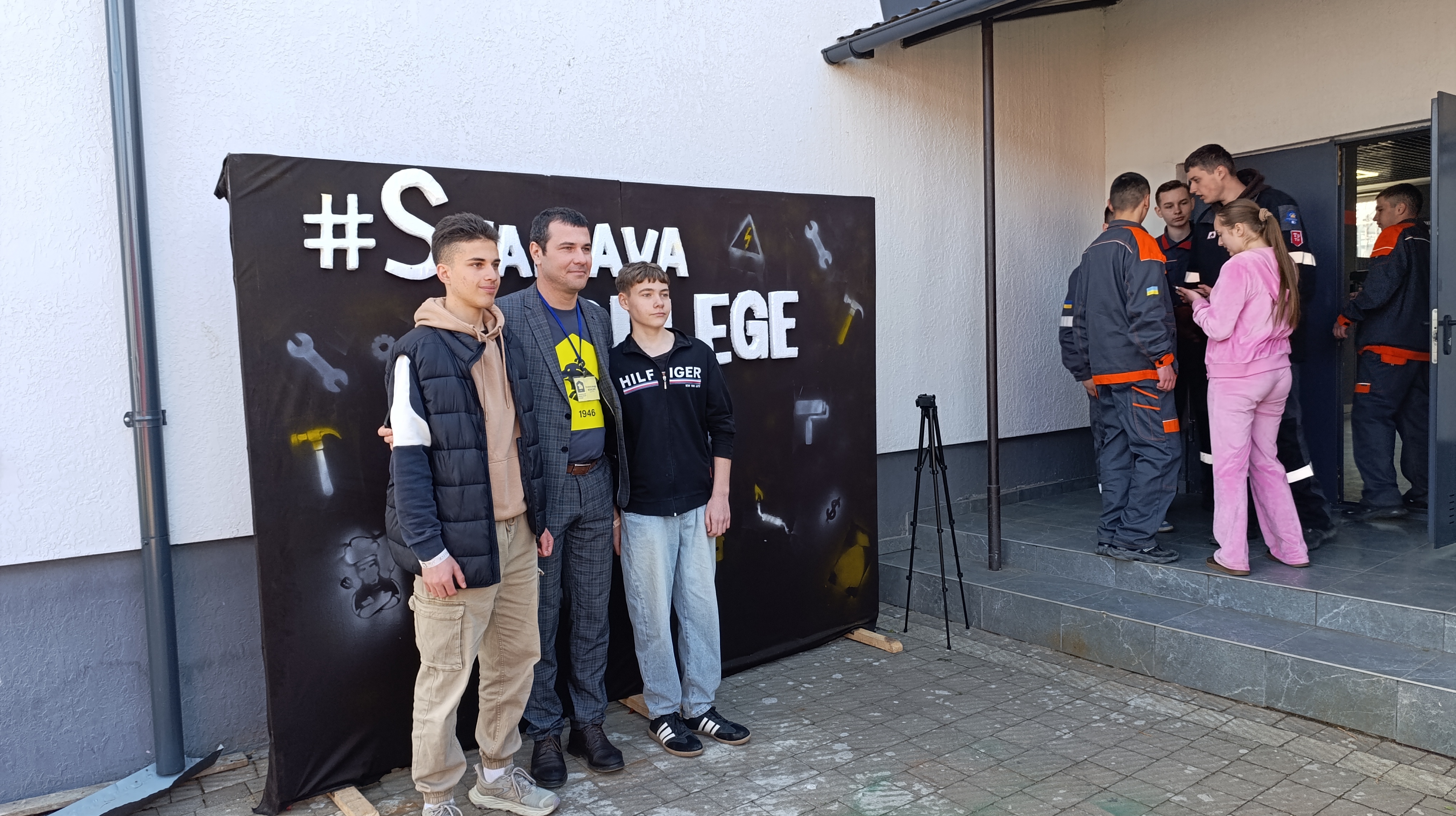 Фото до матеріалу: Майстер-класи та майбутнє молоді: у Сваляві пройшов День відкритих дверей