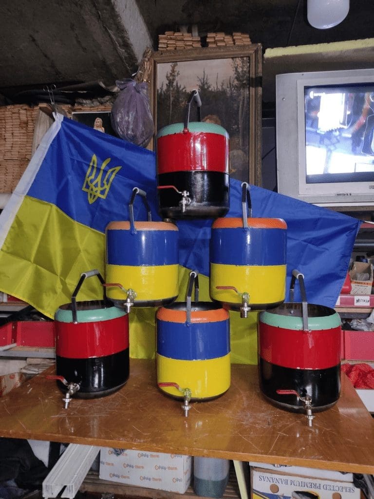 Фото до матеріалу: 333 пічки для фронту: тернопільський пенсіонер перетворює балони на надію