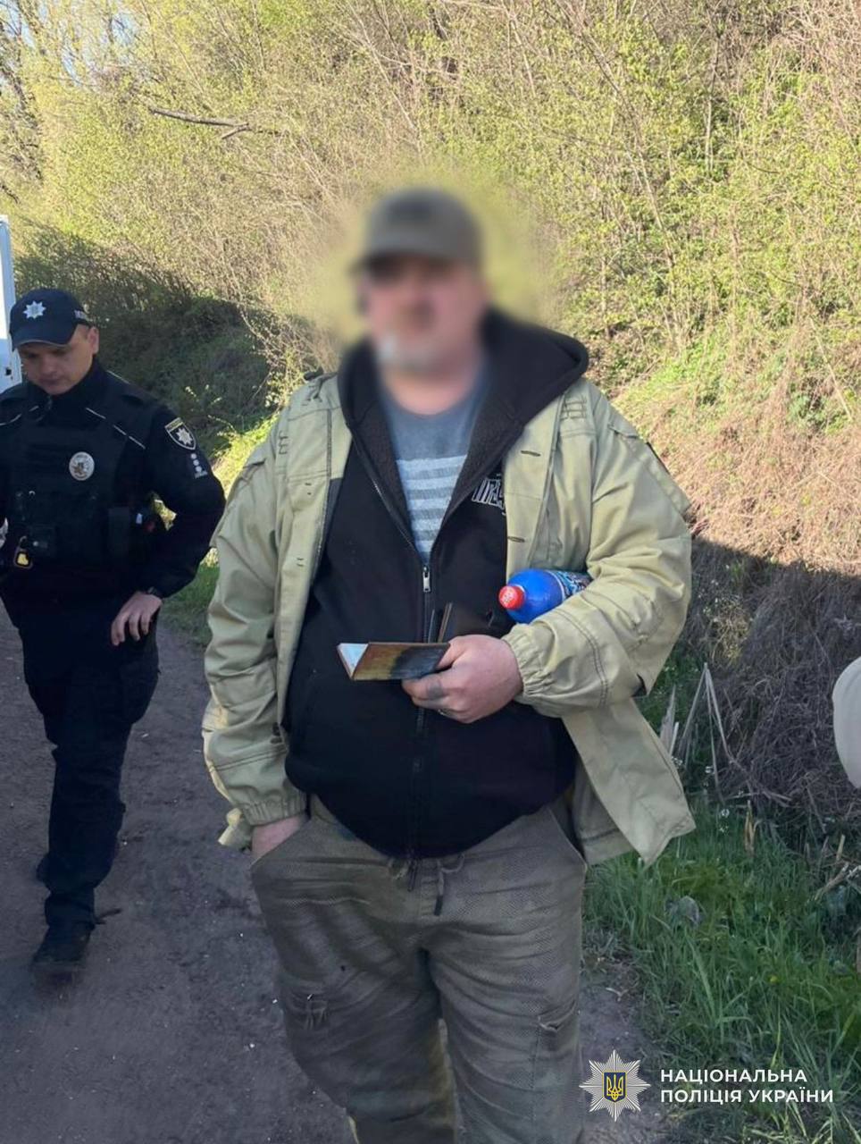 Фото до матеріалу: На Закарпатті затримали «швидку» з двома ухилянтами та 14 тисячами доларів