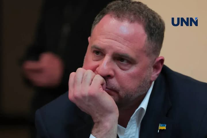 Фото до матеріалу: Єрмак перед судом заявив, що не встиг ознайомитися з 16 томами справи