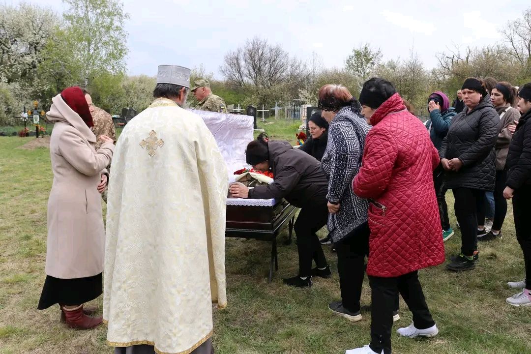 Фото до матеріалу: Олександра Тітічка з села Потеряйки поховали в останню путь на Рашевці
