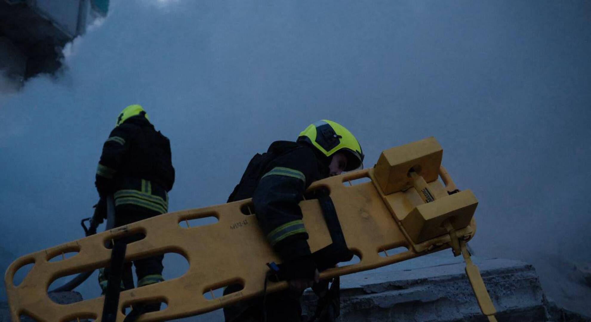 Фото до матеріалу: Вибухи в Києві 14 травня: обвалилася частина багатоповерхівки, є жертви, десятки постраждалих