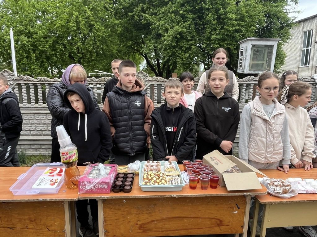 Фото до матеріалу: У Гораймівському ліцеї зібрано понад 40 тисяч гривень на підтримку ЗСУ
