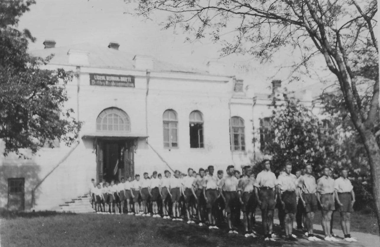 Фото до матеріалу: Вогонь знищив пам'ятку бессарабських німців у Бессарабському: історія гімназії, що згоріла