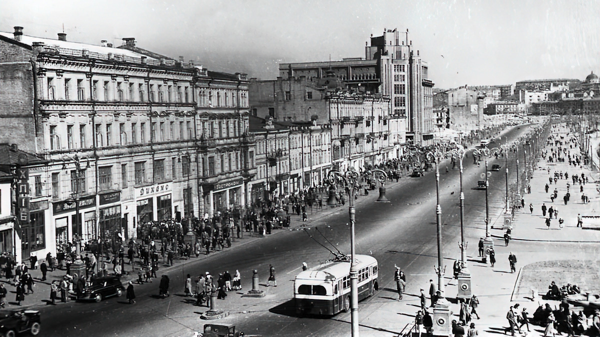 Фото до матеріалу: Як кияни відбудовували Хрещатик у 1944 році: історія визволення та праці тисяч людей