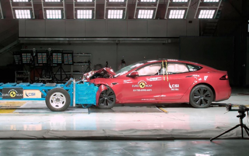 Фото до матеріалу: Tesla Model S отримала п'ять зірок Euro NCAP: деталі краш-тестів та оцінка безпеки