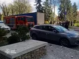 Фото до матеріалу: Уламки дрона впали на цвинтар і дах недобудови в Києві: є поранені