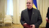 Фото до матеріалу: Конфлікт у Міжгір'ї: натовп намагався прорватися до ТЦК після мобілізації
