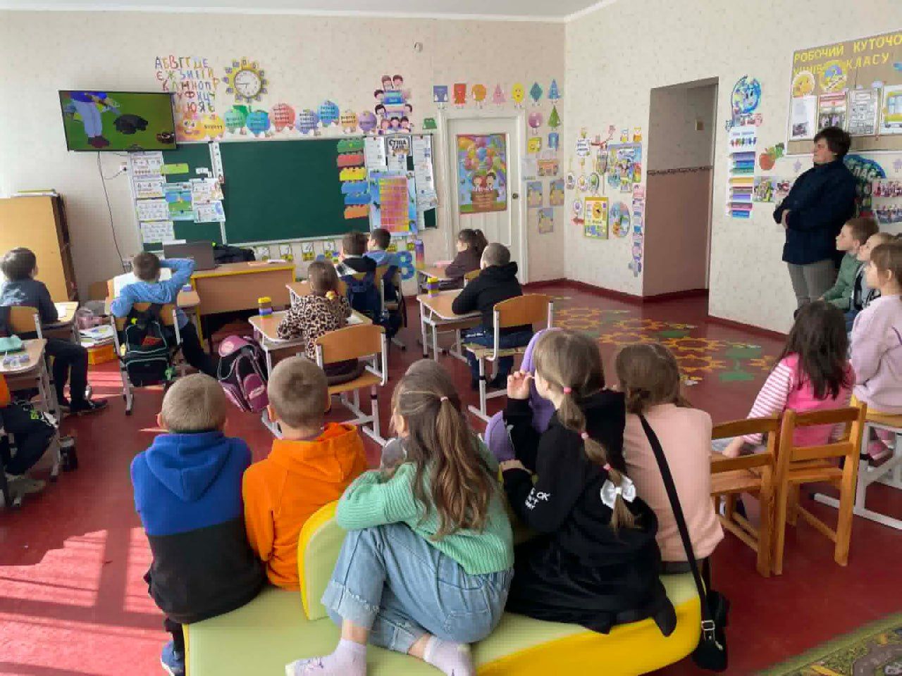 Фото до матеріалу: Шевченківська школа та бібліотека: вогонь — друг чи ворог?