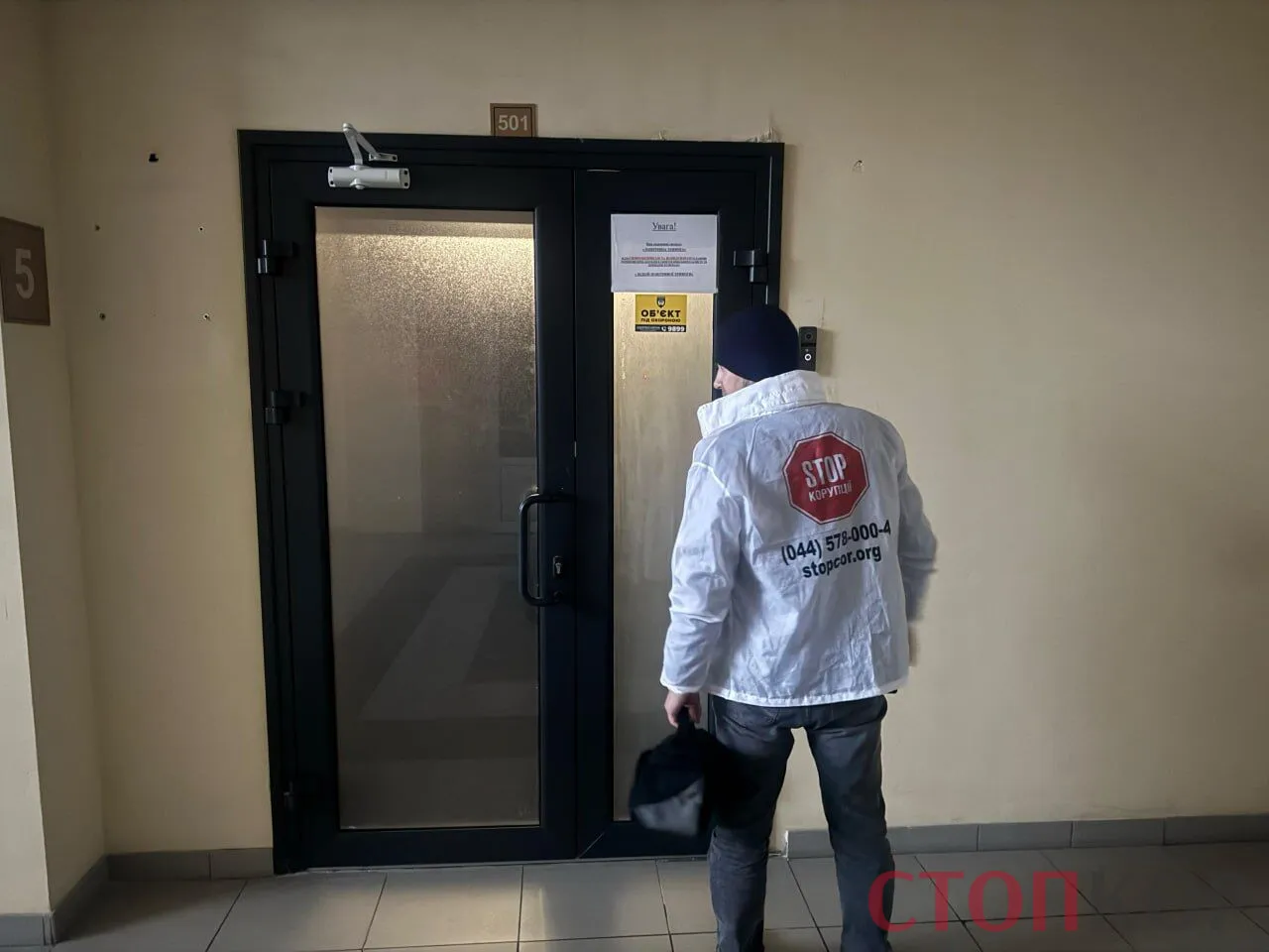 Фото до матеріалу: Перемога СтопКору: на Печерську припинено роботу шахрайського кол-центру, що ошукував іноземців