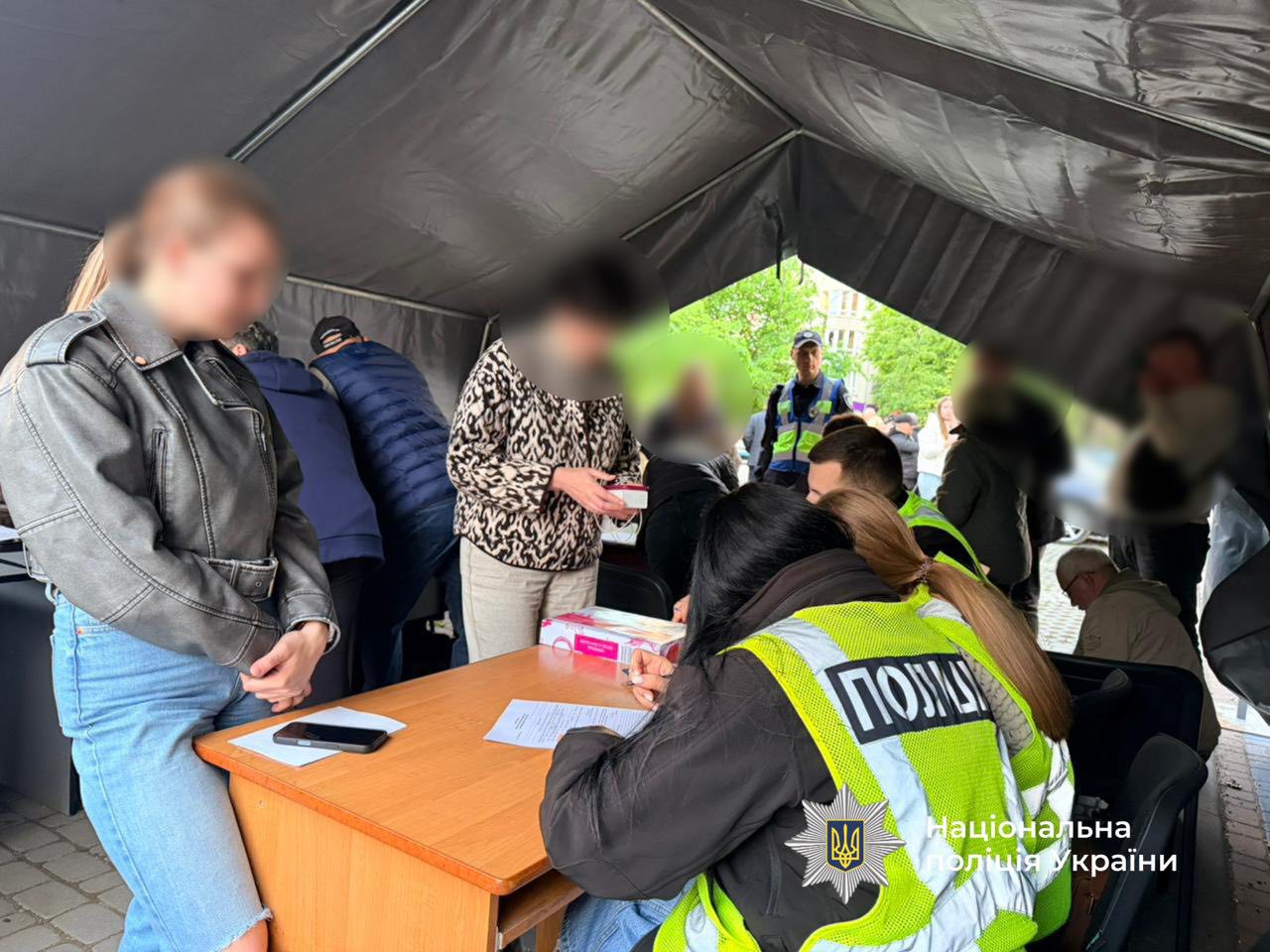 Фото до матеріалу: Кількість постраждалих від удару по Франківську зросла до 10 — поліція фіксує воєнні злочини (ФОТО)