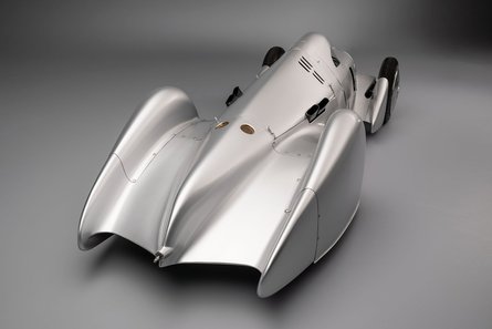 Фото до матеріалу: Audi відтворила легендарний рекордний спорткар 1930-х років