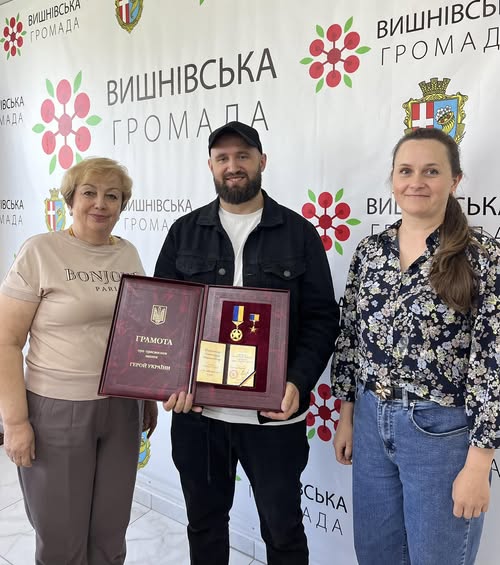 Фото до матеріалу: Герой України Олександр Оліфіренко відвідав Вишнівську громаду