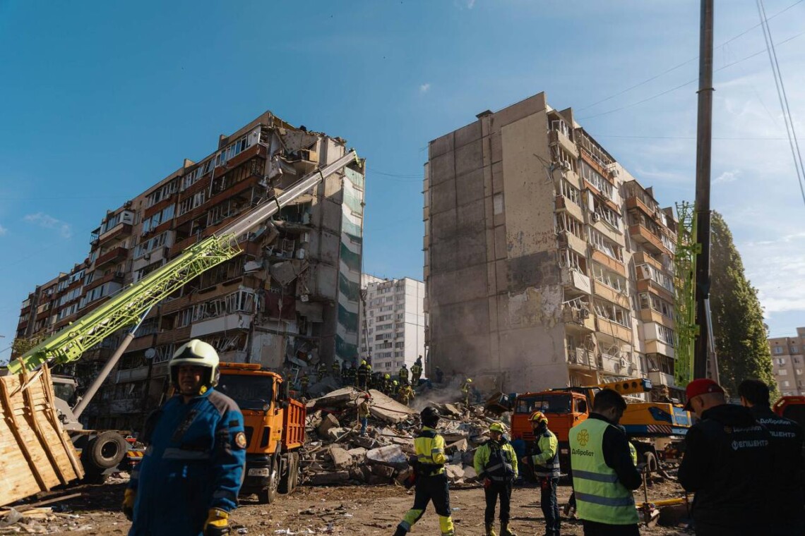 Фото до матеріалу: У Києві зросла кількість жертв російської атаки: п'ять загиблих, понад 10 зниклих