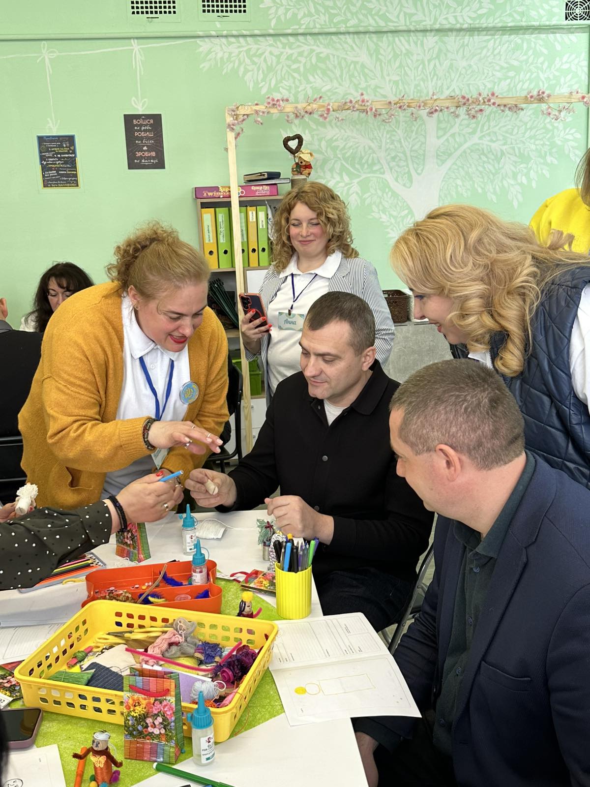 Фото до матеріалу: Управлінська студія «Перезавантаження»: директорів шкіл Хмельницького навчили керувати стресом