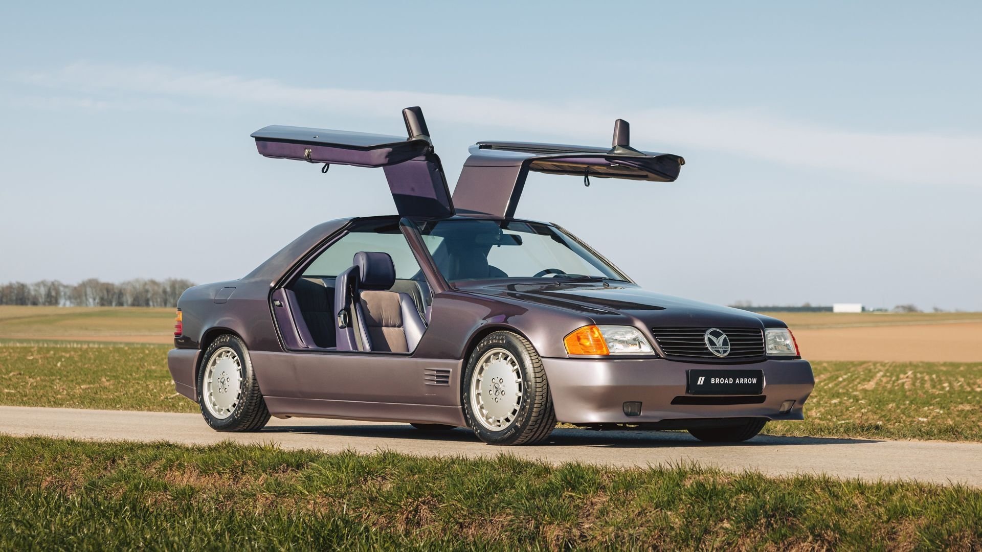 Фото до матеріалу: Рідкісний Mercedes-Benz E-Class 1989 року з дверима «крило чайки» виставили на аукціон за 500 000 євро