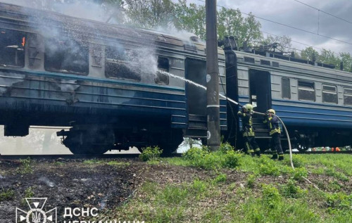 Фото до матеріалу: Під Черкасами загорівся електропоїзд: евакуацію 40 пасажирів провели без постраждалих