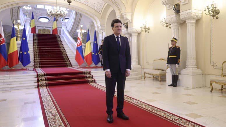 Фото до матеріалу: Румунія: президент Дан запускає пошук нового уряду після відставки кабінету Боложана