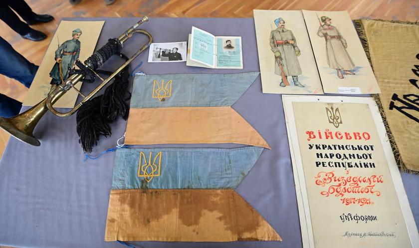 Фото до матеріалу: До Києва повернули унікальну колекцію артефактів УНР з Канади