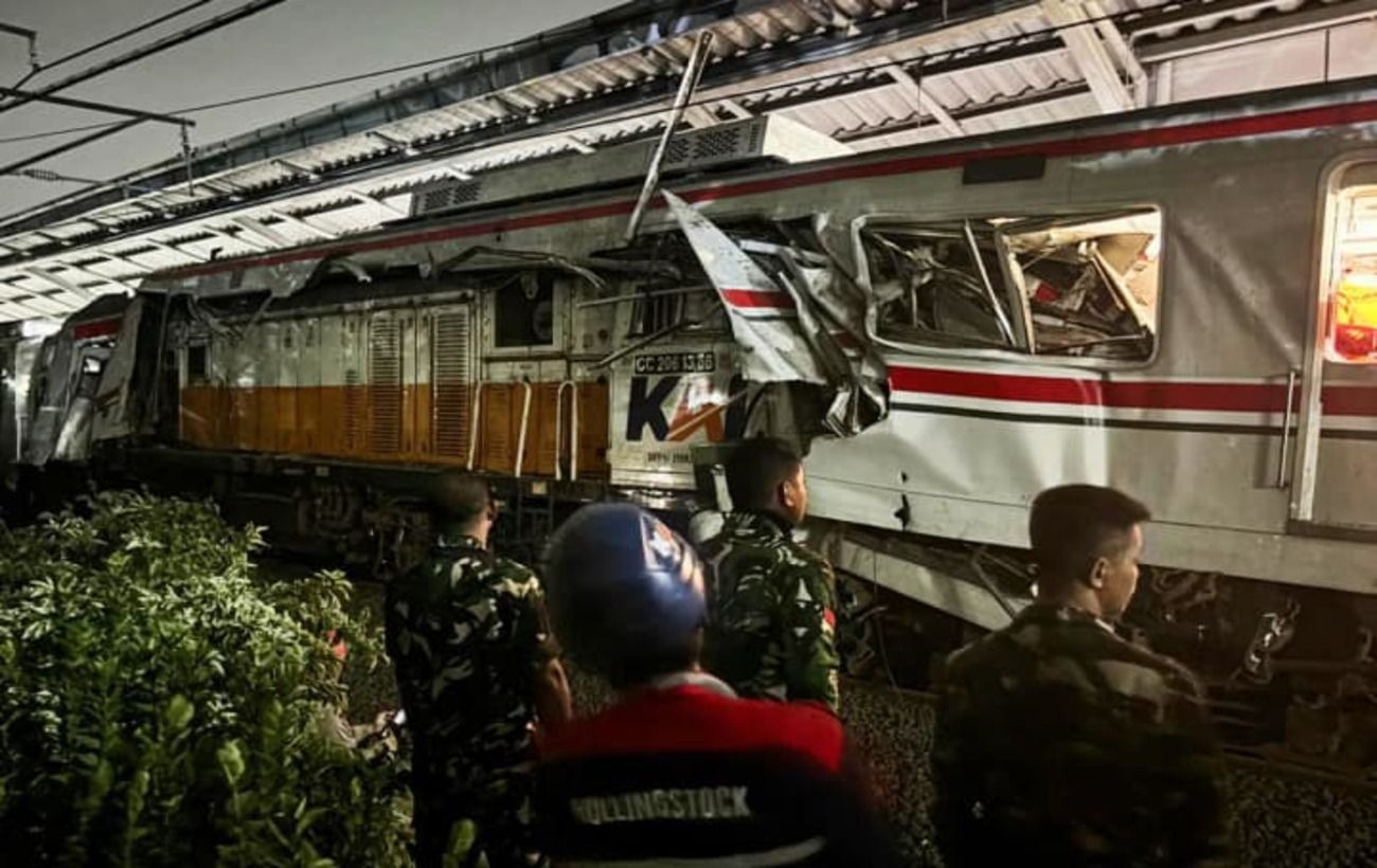 Фото до матеріалу: У Джакарті зіштовхнулись потяги: 14 загиблих, 84 поранених